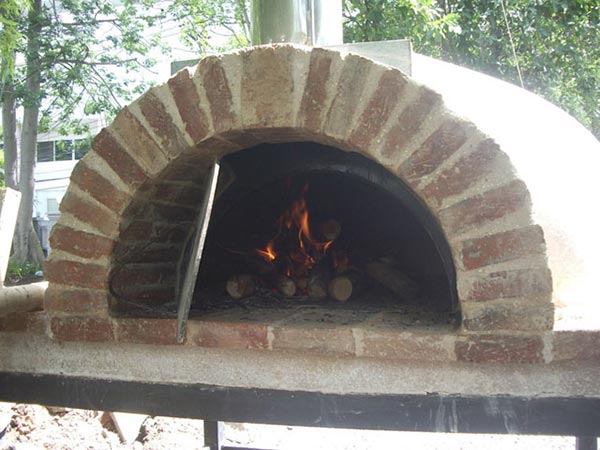 Old fashion pizza oven